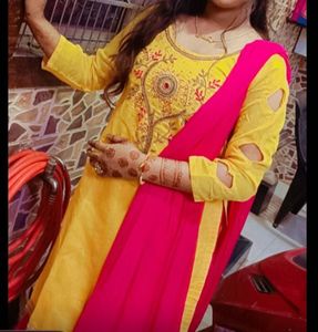 combo of kurtaset Red Floral Print Kurta Se