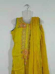 Gold Yellow Embroidered Kurta Set Women&#39;s