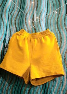 🌼Cute musturd shorts🌼