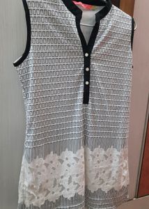 Sleeveless tunic top