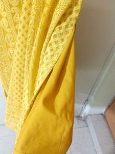 Zola Yellow Embroidered Kurta Size L