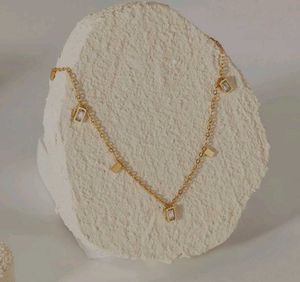 Sleek Crystal Necklace (Anti Tarnish)