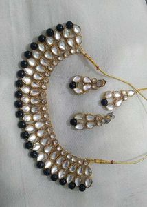 Black Heavy Kundan Jewellery Set, Piece Of 4