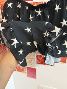 Star Print Ruffle Shorts