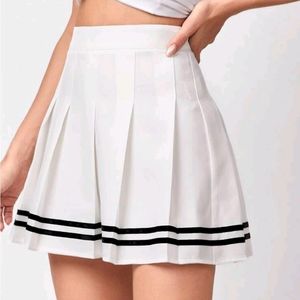 H&amp;M Pleated Skirt 🎾