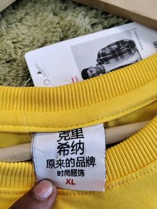 Levi&#39;s Yellow Graphic T-shirt