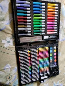 150 Pcs Art Set with Case
