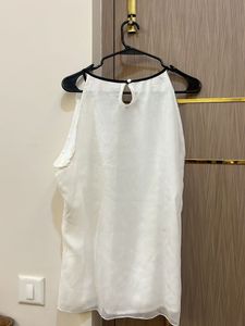 Laabha White Top With tag