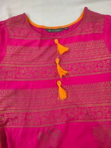 Avaasa Rani Pink Kurti With Matching Leggings Set