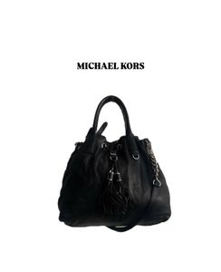 Authentic Michaelkors pure leather drawstring bag.