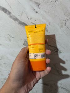 Aqualogica Glow Dewy Sunscreen