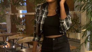 Black &amp; White Plaid Cropped Shirt