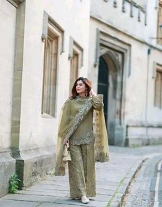 Elegant Pakistani Kurta Set & Dupatta