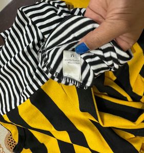 Split printed t-shirt, no tag! Assuming size -M