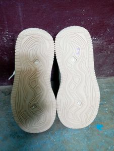 Women&#39;s White Sneakers 👟