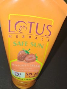 Lotus Herbals Safe Sun SPF 20