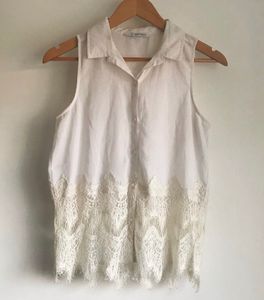 Sleeveless Lacey Cropped Shirt