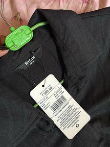 SHEIN Chic Black Button-Up Top