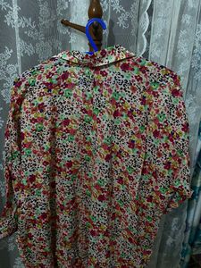 T.U Floral Top, Size Fit 50 Bust