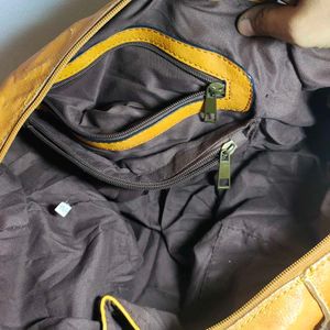 Harpa Shoulder Bag