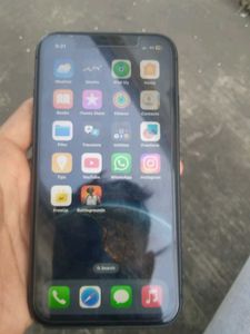 iPhone 11 - Black