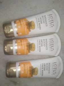 Lotus Radiance Boost Face Wash