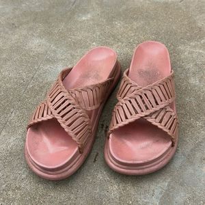 Pink Crisscross Slides