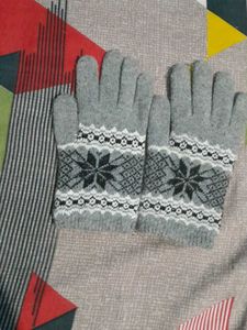 Cozy Gray Winter Gloves