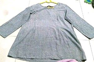grey top