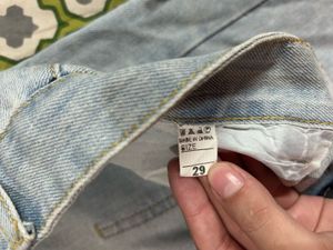 Light Wash Frayed Hem Jeans