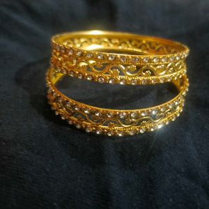 Gold-toned Bangle Set