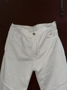 White straight leg jeans😍