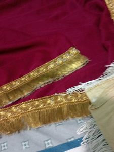 Maroon Dupatta with Gold ghas wala ghota