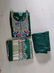 Green Embroidered Kurta Set✨💕