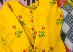 Yallow Women Kurta Set