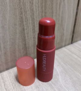 Huda Beauty Matte Lipstick And Blush