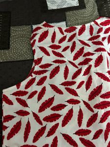 Woman’s red Leaf Print Sleeveless Top