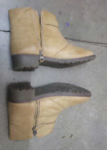 Elegant booties for girls