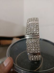 Bangles/bracelet