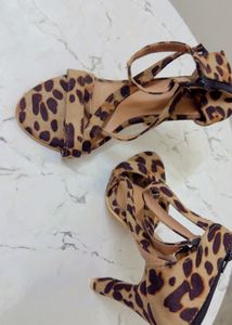 Leopard Print Heels 👠 Never goes out of style 🐅