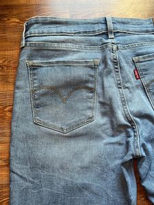 Levi&#39;s Jeans (28&#34;)