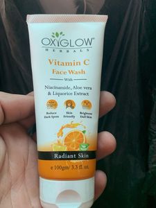 OXYGLOW Vitamin C Face Wash