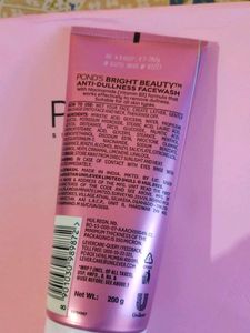 Pond&#39;s Bright Beauty Facewash