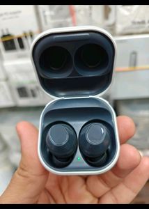*Samsung GALAXY BUDS*