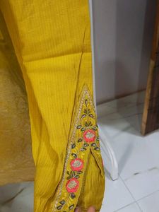Extremely Beautiful Brand New Golden Suit Set