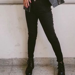 Black Skinny Jeans