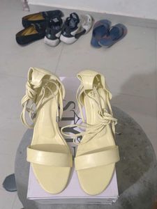 Sizes and colours are also available