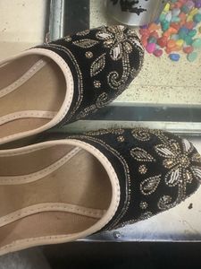 Embroidered Juttis - Ethnic Elegance