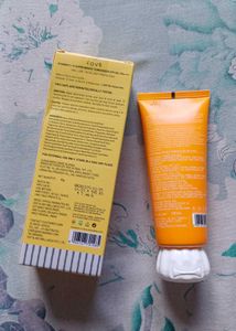 Dot&amp;Key Vit C+E Sunscreen + Facewash Combo