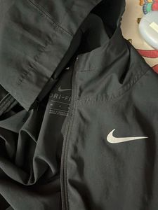 AUTHENTIC NIKE DRI-FIT SOLID RUNNING JACKET
